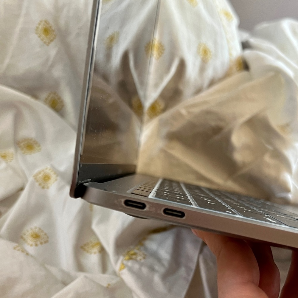 MacBook Pro 2017 - Picture 9 of 15